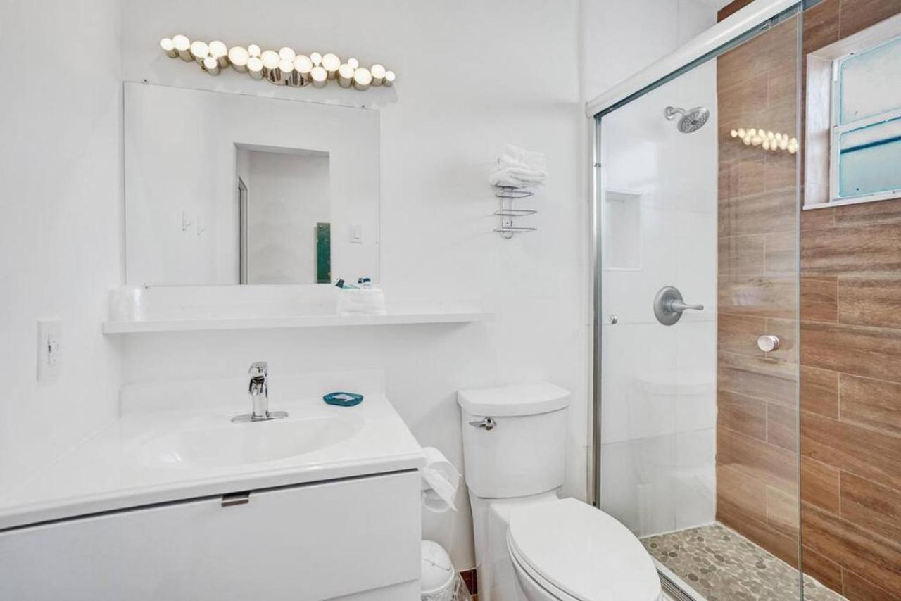 Waves Beach Town Cozy Studio Apartment Pompano Beach Bagian luar foto