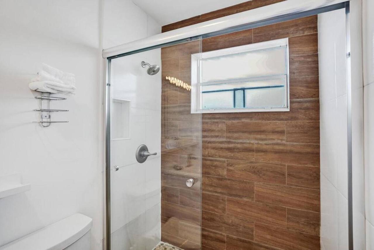 Waves Beach Town Cozy Studio Apartment Pompano Beach Bagian luar foto